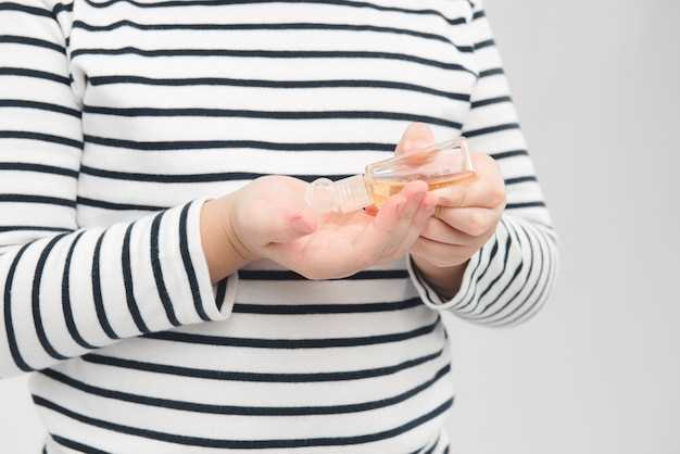 undefinedМозоль</strong></noscript> — это защитная реакция организма на повторное механическое воздействие на кожу. Она образуется в местах, где кожа подвергается трению или давлению, например, при натирании или неправильной обуви. При появлении мозоли на пальце руки важно принять меры по ее лечению, чтобы избежать осложнений и ускорить процесс заживления.»></p> <h2>Видео по теме:</h2> <p><div class=