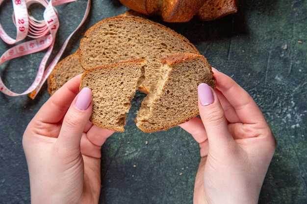 Избегайте белого хлеба для уменьшения вздутия живота